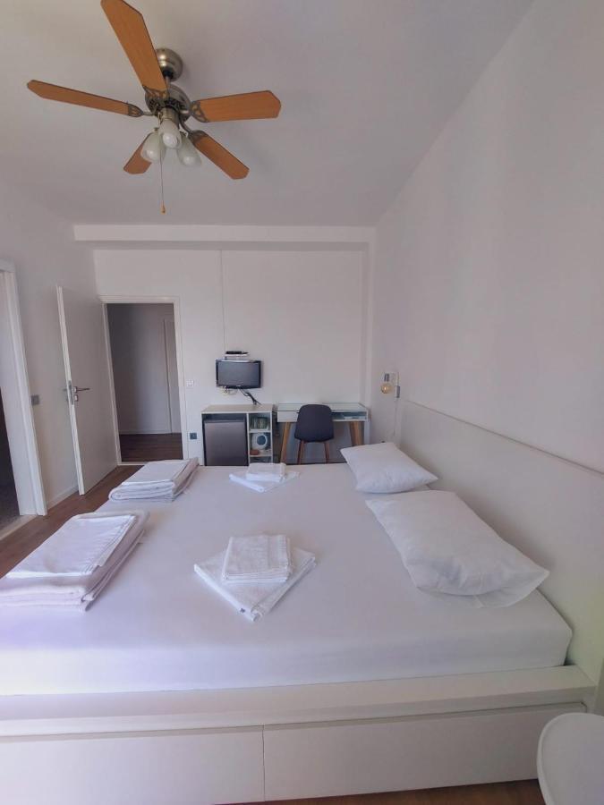 Vinko Rooms Примоштен Екстер'єр фото